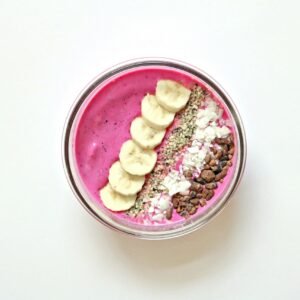 Colorful açaí bowl featuring banana slices, chia seeds, and coconut flakes for a healthy start.